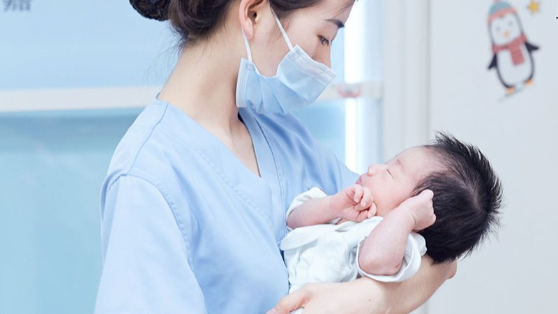 选择合适的催乳师或通乳师，可以从以下几个方面考虑：